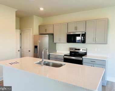 128 Wappinger Terrace - Photo Thumbnail 2
