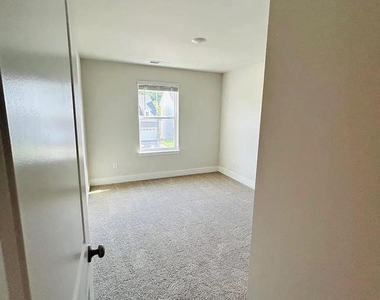 128 Wappinger Terrace - Photo Thumbnail 8