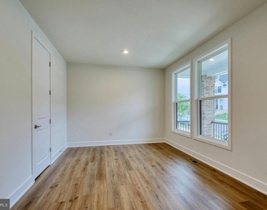 5095 Carter's Crossing Avenue - Photo Thumbnail 6