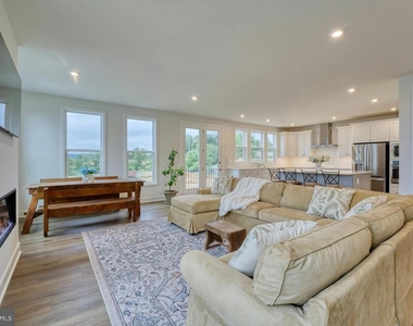 5095 Carter's Crossing Avenue - Photo Thumbnail 10