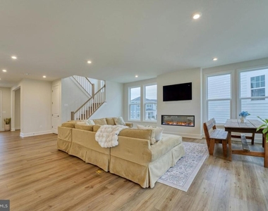 5095 Carter's Crossing Avenue - Photo Thumbnail 9