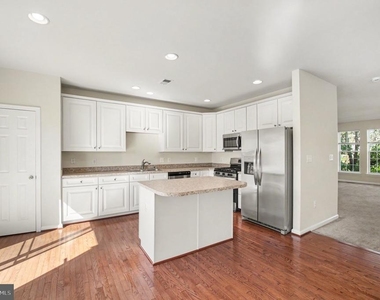 1114 Ellis Avenue - Photo Thumbnail 6