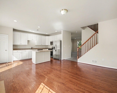 1114 Ellis Avenue - Photo Thumbnail 3