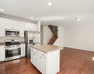 1114 Ellis Avenue - Photo Thumbnail 5