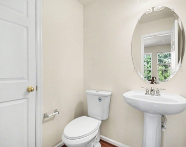 1114 Ellis Avenue - Photo Thumbnail 9
