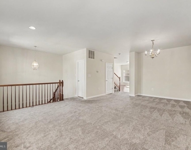 1114 Ellis Avenue - Photo Thumbnail 8