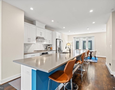 607 Slade Court - Photo Thumbnail 6