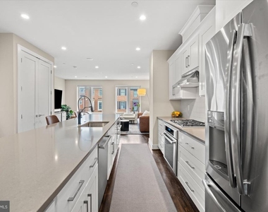 607 Slade Court - Photo Thumbnail 8