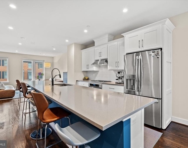607 Slade Court - Photo Thumbnail 5