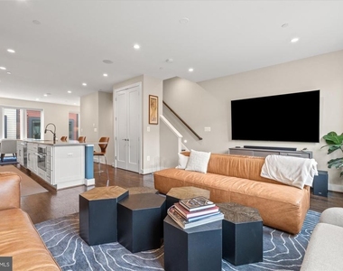 607 Slade Court - Photo Thumbnail 2