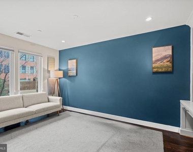 607 Slade Court - Photo Thumbnail 23