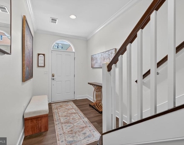 619 E Custis Avenue - Photo Thumbnail 2