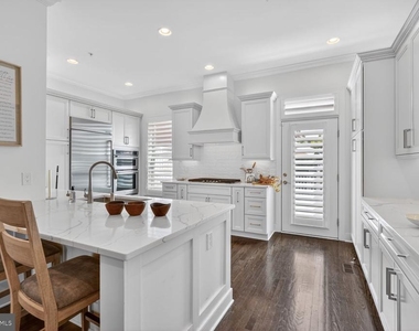 619 E Custis Avenue - Photo Thumbnail 8