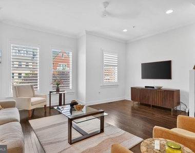 619 E Custis Avenue - Photo Thumbnail 4
