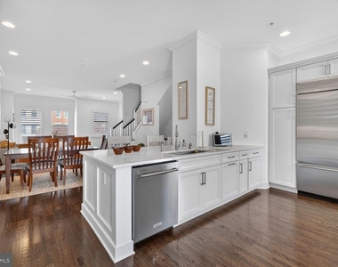 619 E Custis Avenue - Photo Thumbnail 12