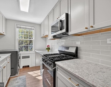 106 N George Mason Drive N - Photo Thumbnail 4