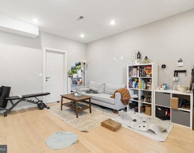 2110 W Master Street - Photo Thumbnail 4