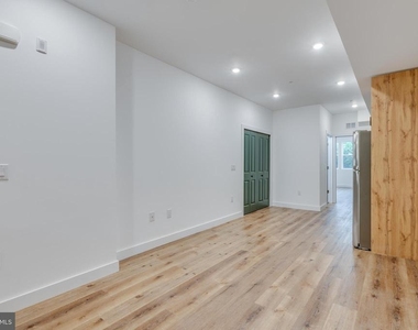 2360 N 6th Street - Photo Thumbnail 3
