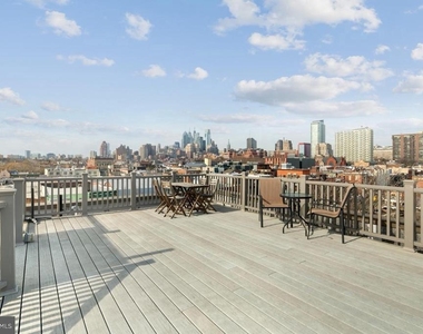 427 Monroe Street - Photo Thumbnail 9