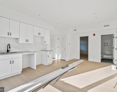 2400 W Montgomery Avenue - Photo Thumbnail 5