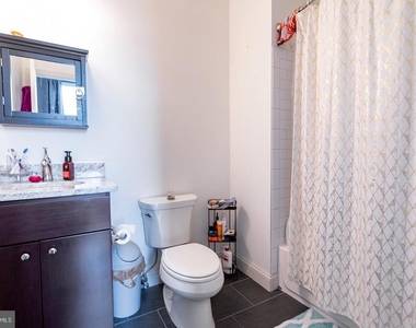 427 Monroe Street - Photo Thumbnail 6