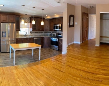 10860 Parlin Terrace - Photo Thumbnail 7