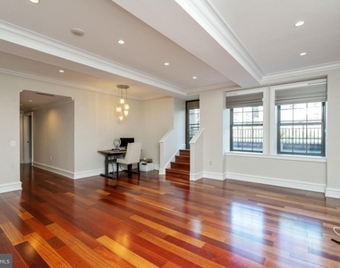 219 S 18th Street - Photo Thumbnail 4