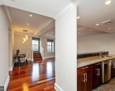 219 S 18th Street - Photo Thumbnail 2