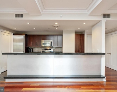 219 S 18th Street - Photo Thumbnail 7