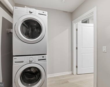 856 N 19th Street - Photo Thumbnail 13