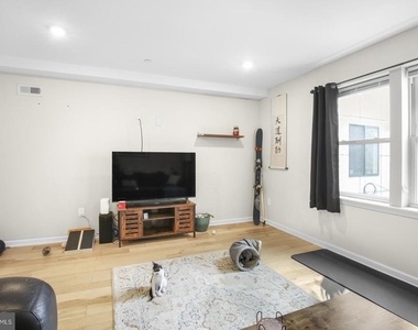 1431 Poplar Street - Photo Thumbnail 6
