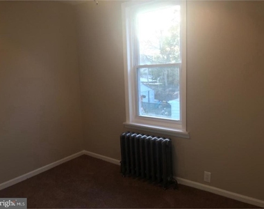 4749 James Street - Photo Thumbnail 5