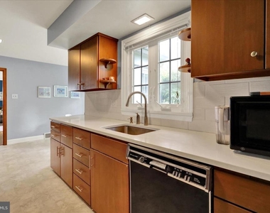 1424 Center Road - Photo Thumbnail 8