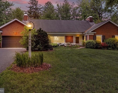 1424 Center Road - Photo Thumbnail 2