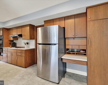 1424 Center Road - Photo Thumbnail 10