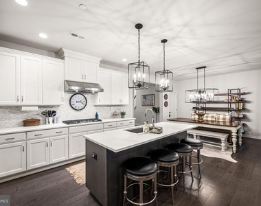 103 Segel Drive - Photo Thumbnail 4