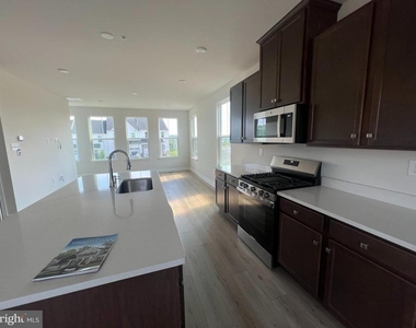 2511 Baydon Lane - Photo Thumbnail 2