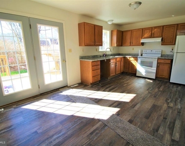 1431 Valley Road - Photo Thumbnail 3