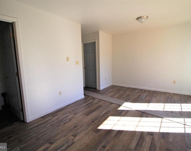 1431 Valley Road - Photo Thumbnail 4