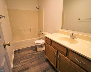 1431 Valley Road - Photo Thumbnail 9