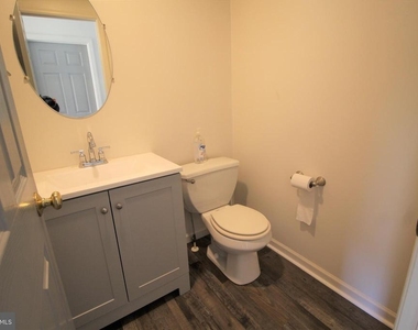 1431 Valley Road - Photo Thumbnail 5