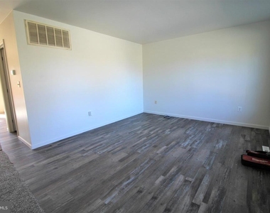 1431 Valley Road - Photo Thumbnail 2
