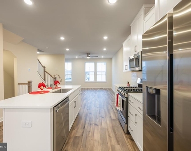 923 Magnolia Lane - Photo Thumbnail 10