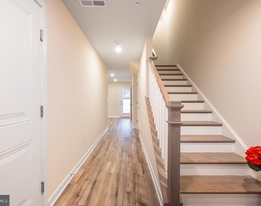 923 Magnolia Lane - Photo Thumbnail 2