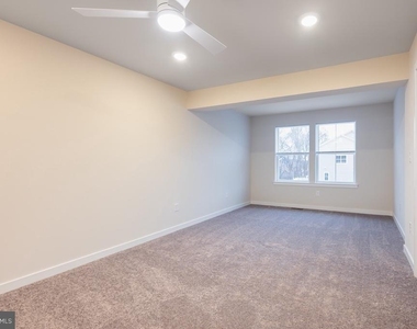 923 Magnolia Lane - Photo Thumbnail 16