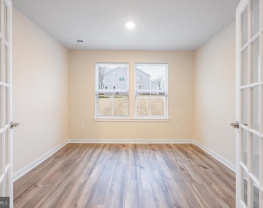 923 Magnolia Lane - Photo Thumbnail 5