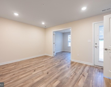 923 Magnolia Lane - Photo Thumbnail 4