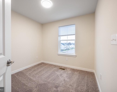 923 Magnolia Lane - Photo Thumbnail 20
