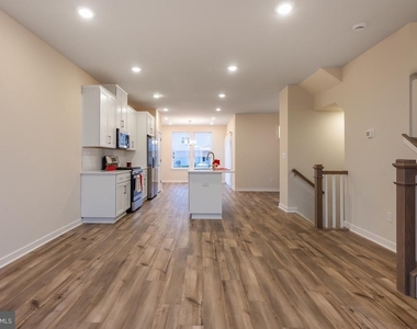 923 Magnolia Lane - Photo Thumbnail 7