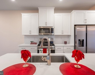 923 Magnolia Lane - Photo Thumbnail 12